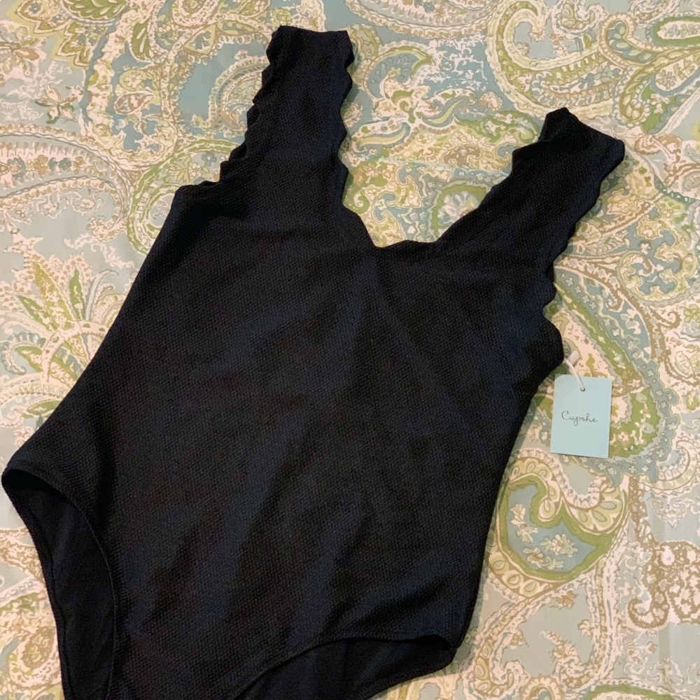 (New w/ Tags) Cupshe Scalloped One-Piece